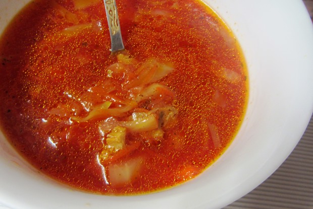 Борщ со сметаной и зеленью