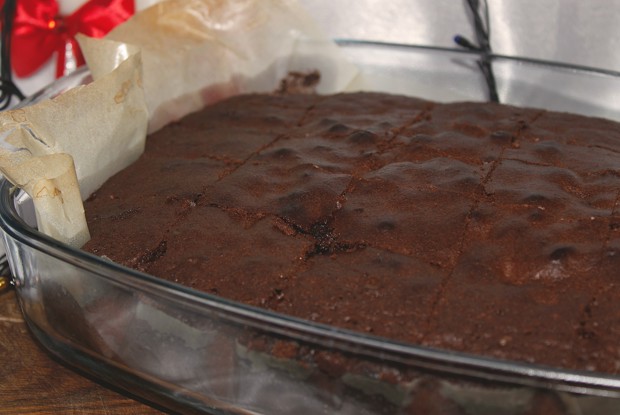 Брауни с грецкими орехами и горьким шоколадом