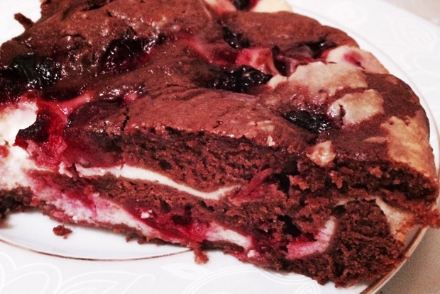 Брауни с творогом и вишней