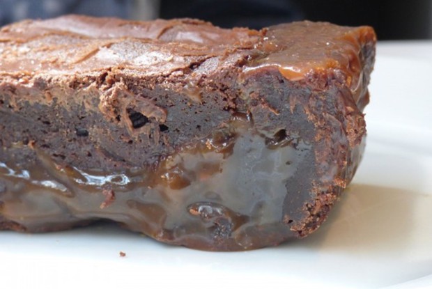 Брауни шоколадный с пеканом и ликером