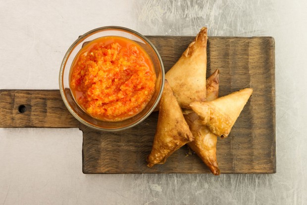 Бриуаты с курицей, черносливом и орехами