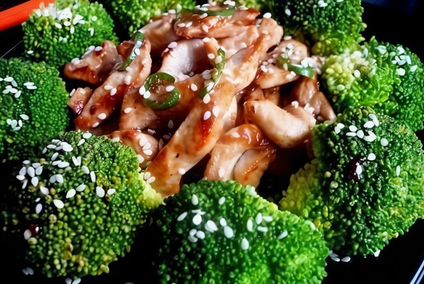 Брокколи с чили и медом