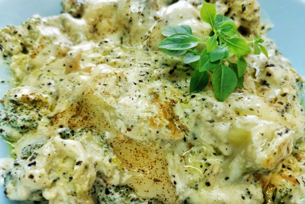 Брокколи с сыром и базиликом