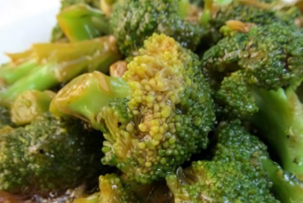 Брокколи в азиатском чесночном соусе