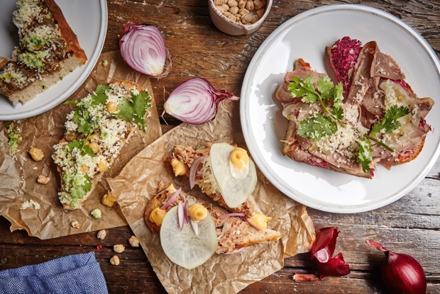 Брускета с тунцом