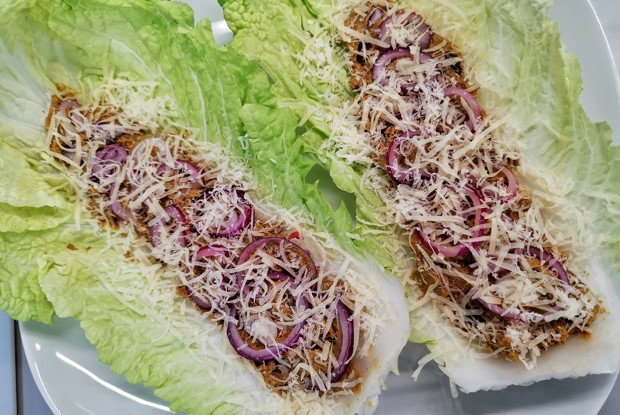 Брускетта из пекинской капусты с паштетом