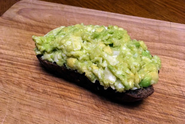 Брускетта с авокадо и сыром