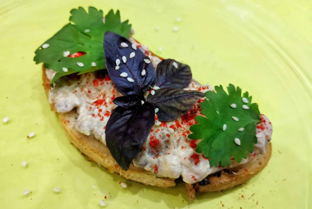 Брускетта с баклажаном