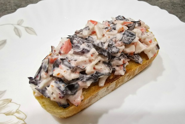 Брускетта с крабовым мясом