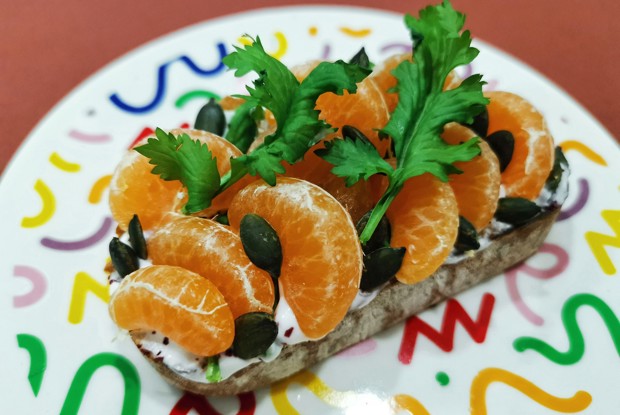 Брускетта с мандарином