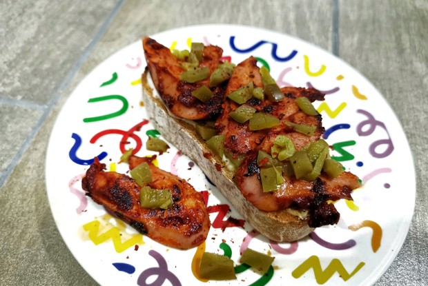 Брускетта с сосисками