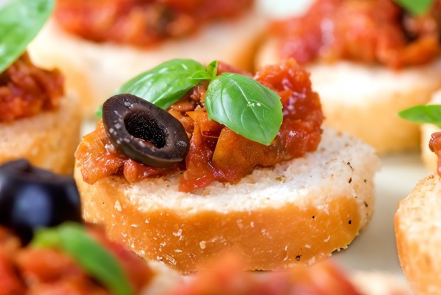 Брускетта с томатами и анчоусами