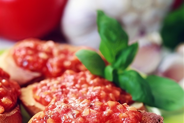 Брускетта с томатом