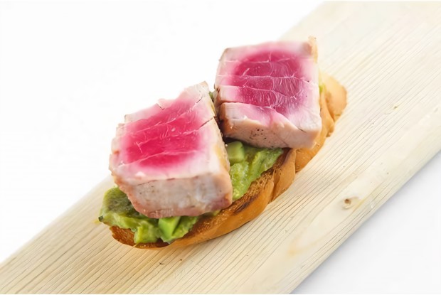 Брускетта с тунцом