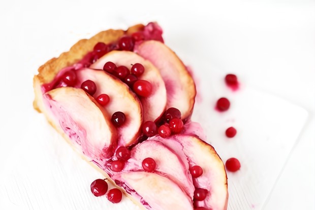 Брусничный десерт с корицей