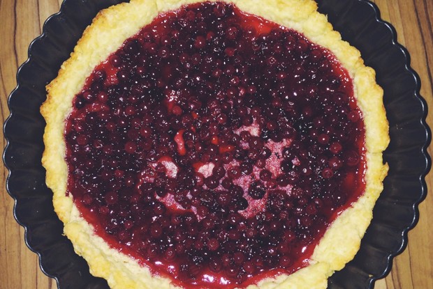 Брусничный пирог из рубленого теста