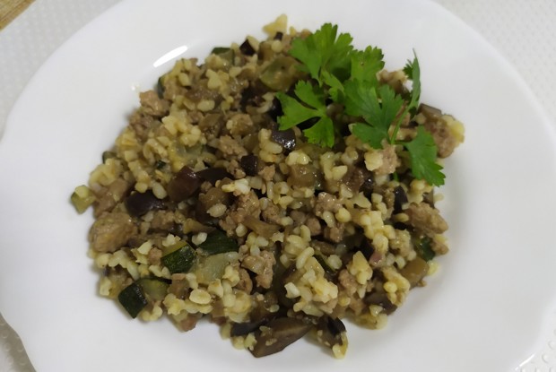 Булгур с фаршем и овощами