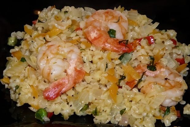 Булгур с креветками и овощами