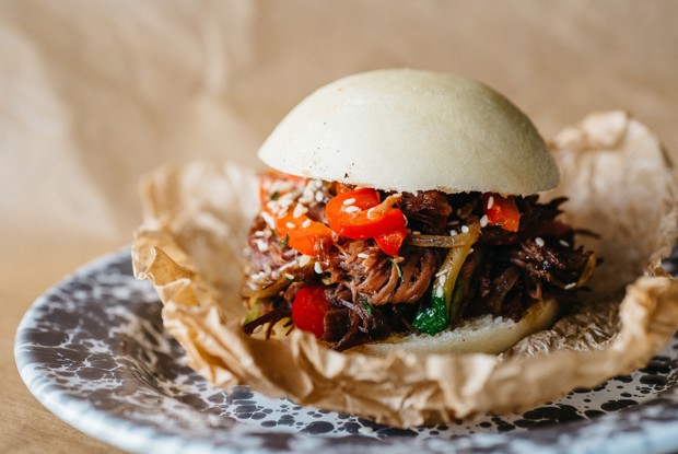 Булочка с тушеной говядиной