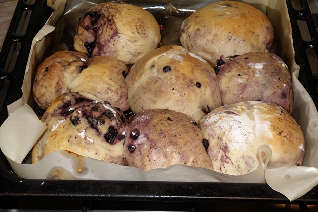 Булочки домашние с черникой