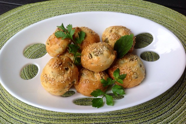 Булочки из дрожжевого теста с сыром