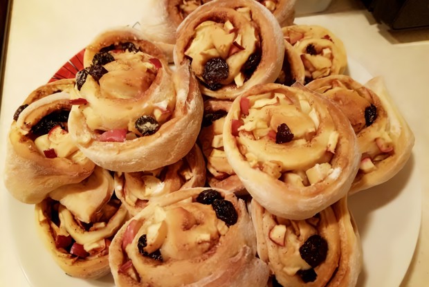 Булочки с корицей и яблоками