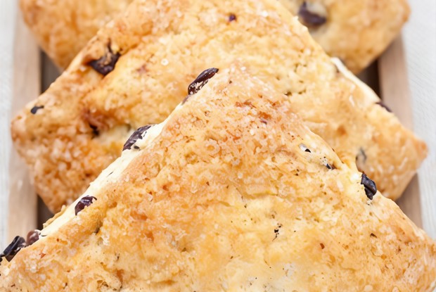 Булочки с пророщенной пшеницей, ягодами и орехами