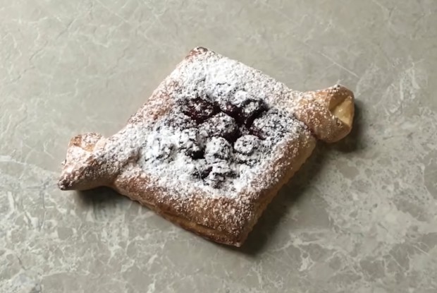 Булочки с вишней