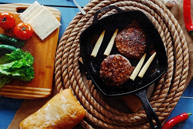 Бургер из мраморной говядины в чиабатте