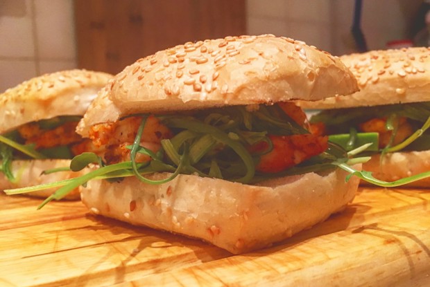 Бургер с креветками