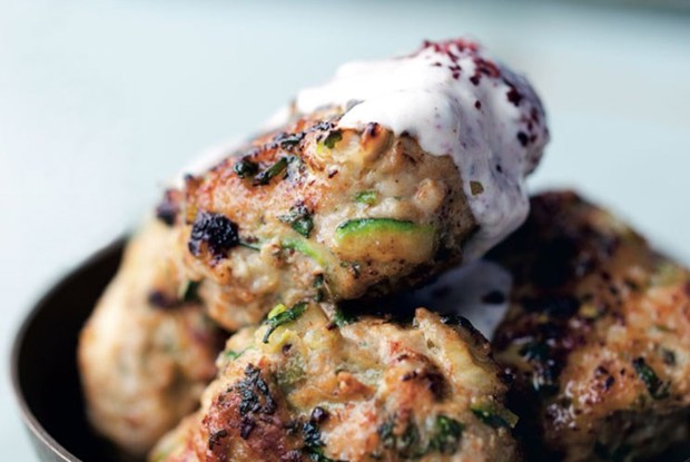 Котлеты из индейки с кабачками, зеленым луком и кумином