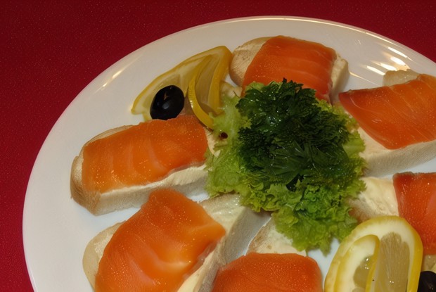 Бутерброд с красной рыбой