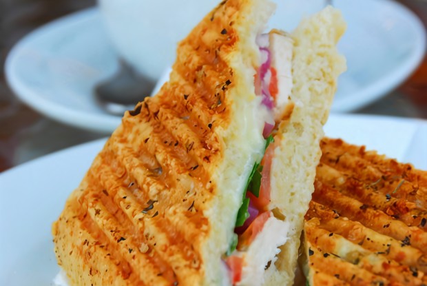 Бутерброд с отварной курицей