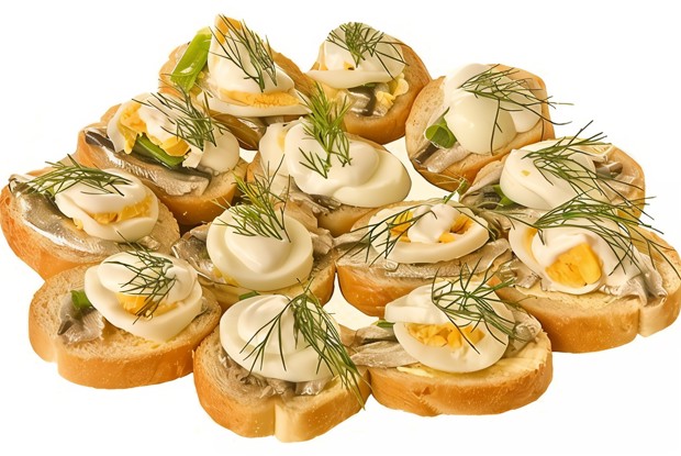 Бутерброд с рубленой килькой и яйцом