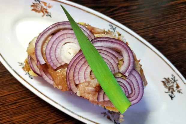 Бутерброд с селедкой