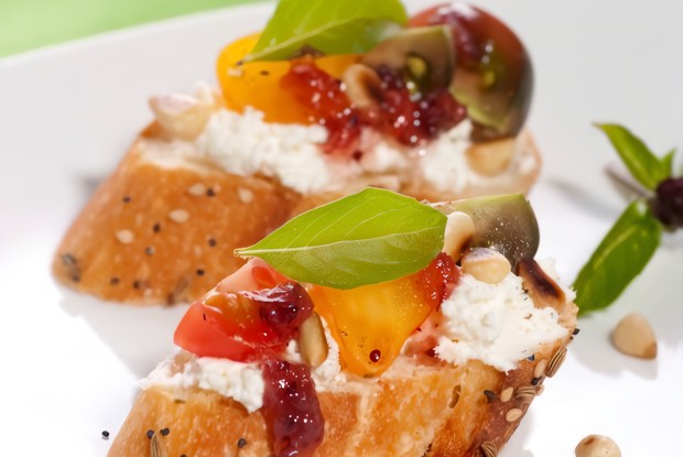 Бутерброд с сыром и фруктами