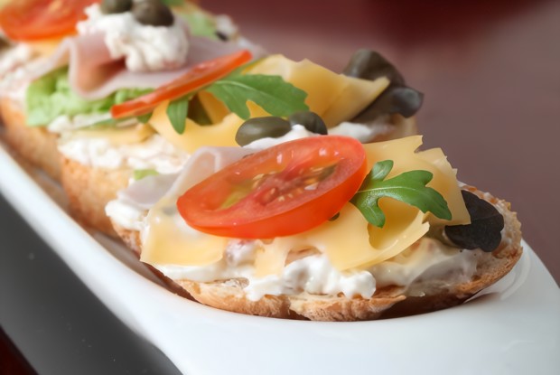 Бутерброд с сыром и редькой