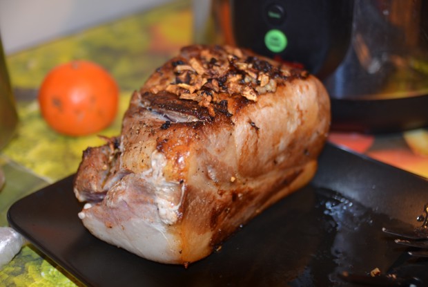 Буженина с чесноком в мультиварке