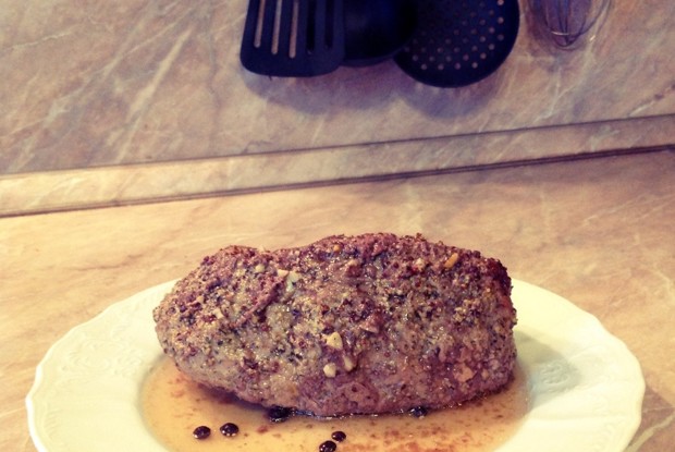 Буженина с чесноком