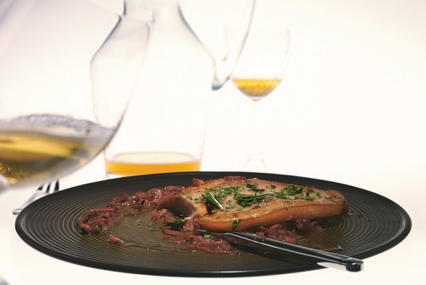 Буженина с соусом из лука и сидра