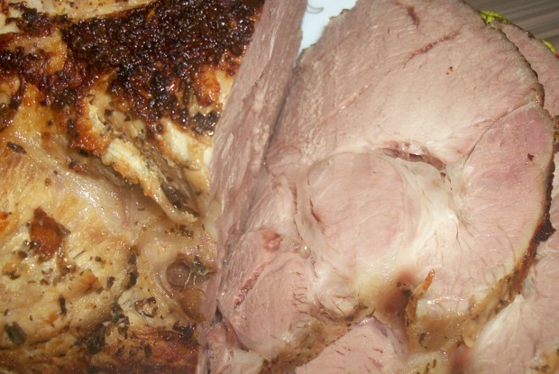 Буженина свиная с чесноком