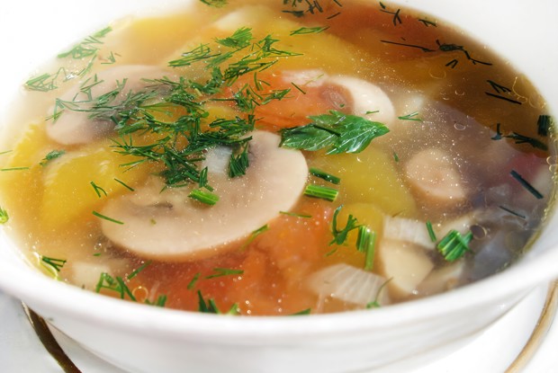 Быстрый суп из свежих шампиньонов, картофеля и моркови