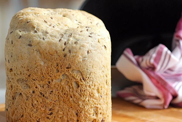 Цельнозерновой хлеб с семенами в хлебопечке