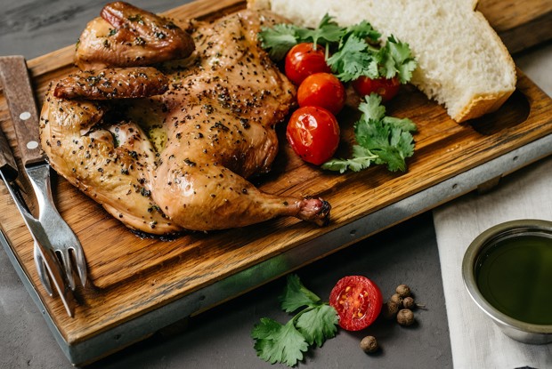 Целый копченый цыпленок