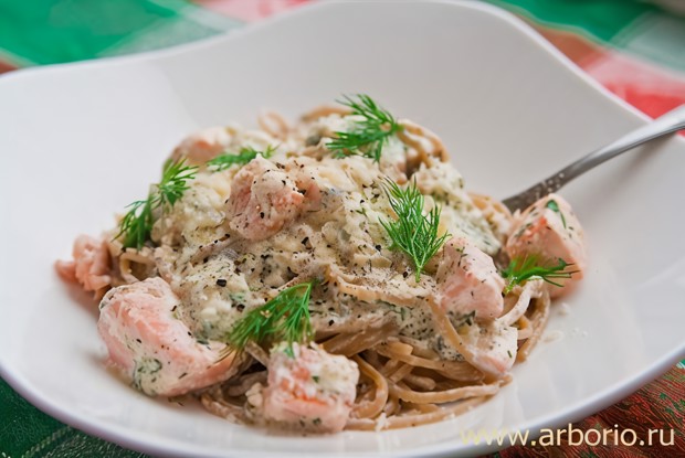 Cемга со шпинатом в сливочном соусе