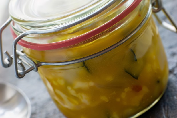 Чатни из ананаса с курагой и изюмом