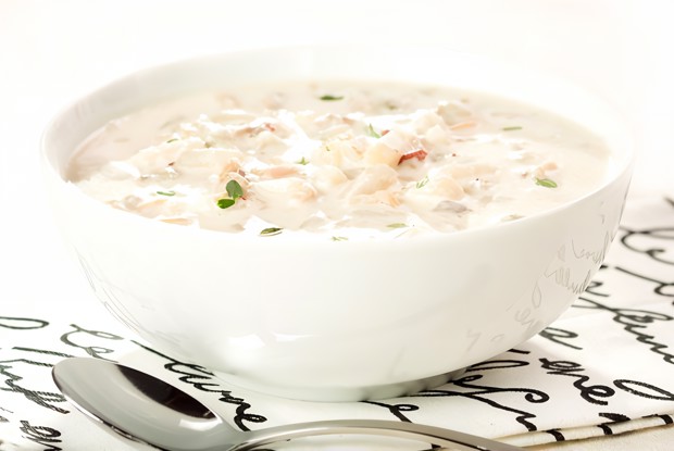 Чаудер из картофеля и анчоусов с чесночными креветками