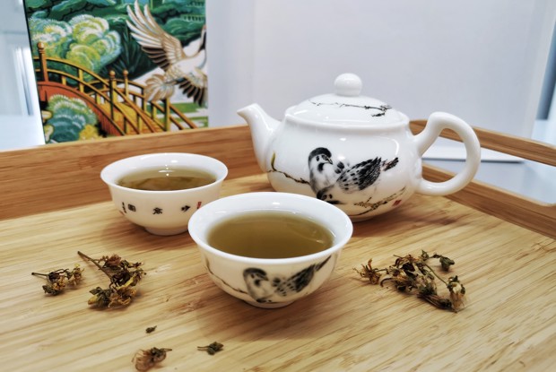 Чай с базиликом и зверобоем