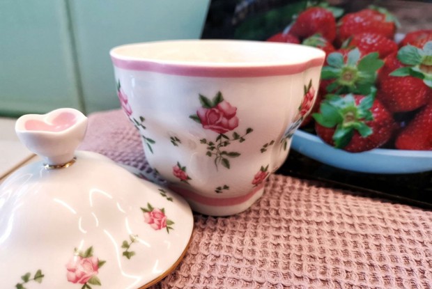 Чай с клубникой