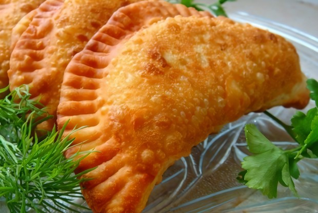 Чебуреки с творогом и зеленью